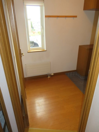 【玄関】 | 北見市美山町東３丁目７０番地１６５　中古売家　 | ホール