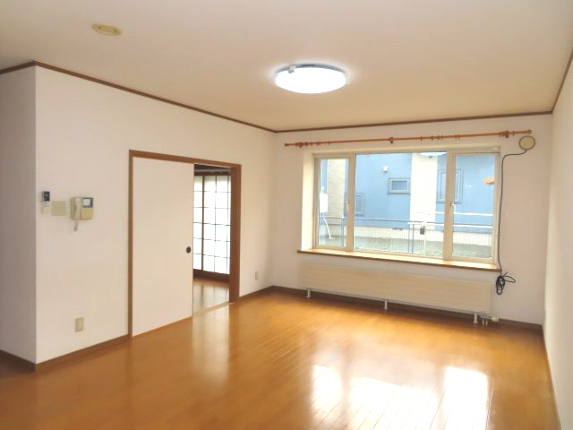 【居間・リビング】 | 北見市美山町東３丁目７０番地１６５　中古売家　