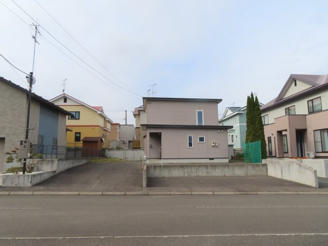 【前面道路含む現地写真】 | 北見市美山町東３丁目７０番地１６５　中古売家　