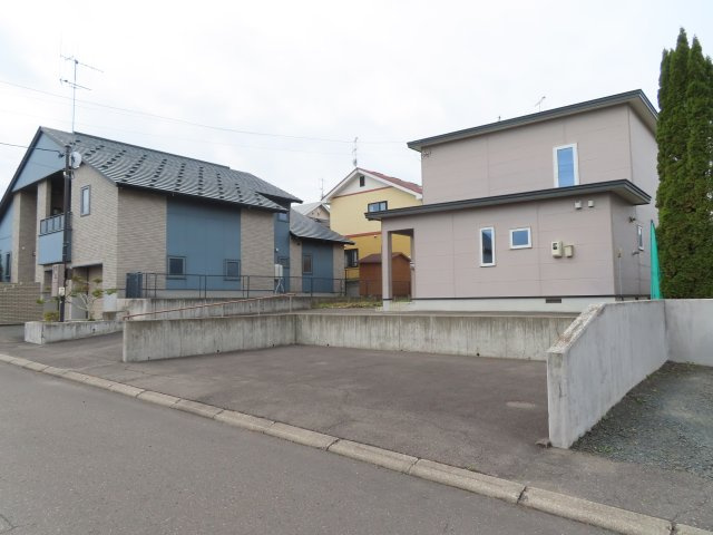 【駐車場】 | 北見市美山町東３丁目７０番地１６５　中古売家　 | 合計7台以上駐車可