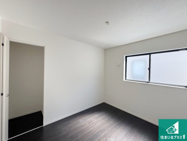 宝塚市山本西　第1期　新築一戸建ての洋室|シンプルな洋室は、自分好みのインテリアが楽しめます♪ご家族とインテリアや家具を選びに行くのは新築購入時の醍醐味の一つです。ぜひお楽しみください♪