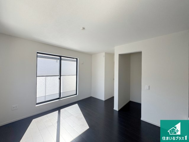 宝塚市山本西　第1期　新築一戸建ての洋室|シンプルな洋室は、自分好みのインテリアが楽しめます♪ご家族とインテリアや家具を選びに行くのは新築購入時の醍醐味の一つです。ぜひお楽しみください♪