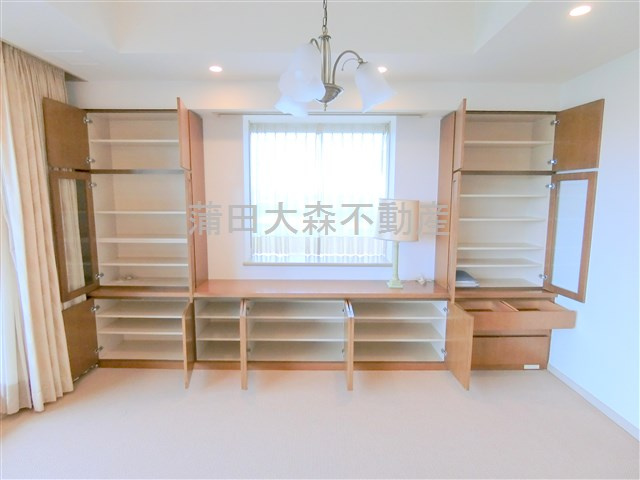 パークハウス多摩川北４番館の収納|リビングの収納