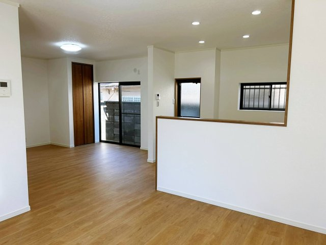 堺市西区北条町　中古建ての居間・リビング