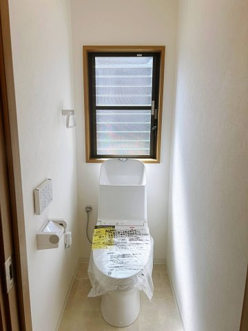 堺市西区北条町　中古建てのトイレ