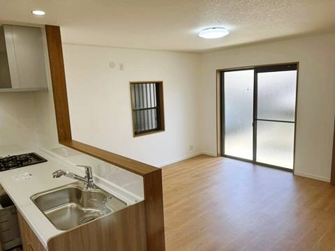 堺市西区北条町　中古建ての居間・リビング