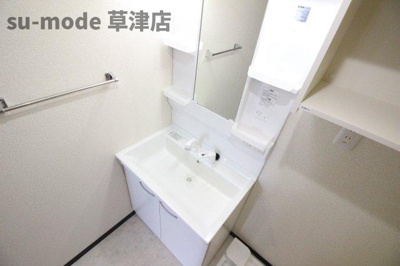 【洗面所】 | ハートフルエトワール | 明るい洗面所です