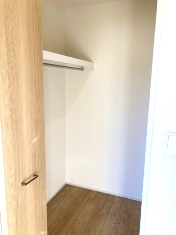 ブルーミングガーデン高崎市箕郷町上芝　１号棟　の収納|２階洋室１収納ウオークインクローゼットです