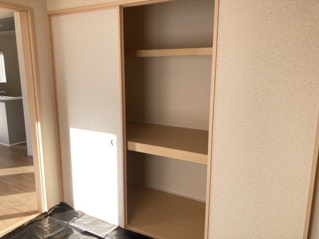 ブルーミングガーデン高崎市箕郷町上芝　１号棟　の収納|1階和室にも収納があります