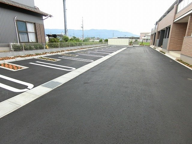 ソレイユＢ（ｓｏｌｅｉｌ）の駐車場