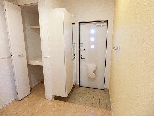 ソレイユＢ（ｓｏｌｅｉｌ）の玄関