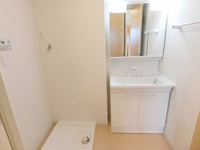 ソレイユＢ（ｓｏｌｅｉｌ）の洗面所