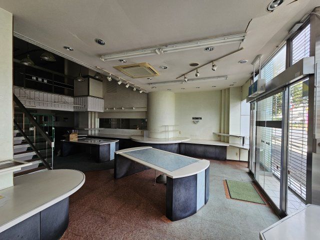 乙店舗の内装|店舗部分