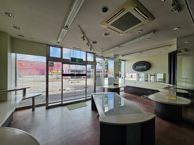 乙店舗の内装|店舗部分