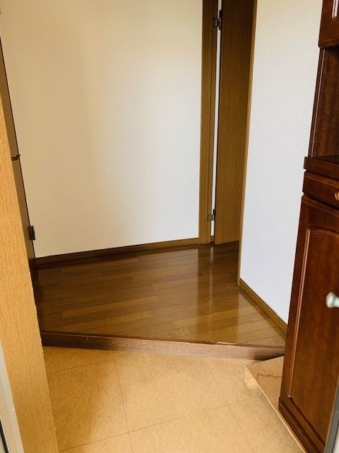 ミズマハイツの玄関