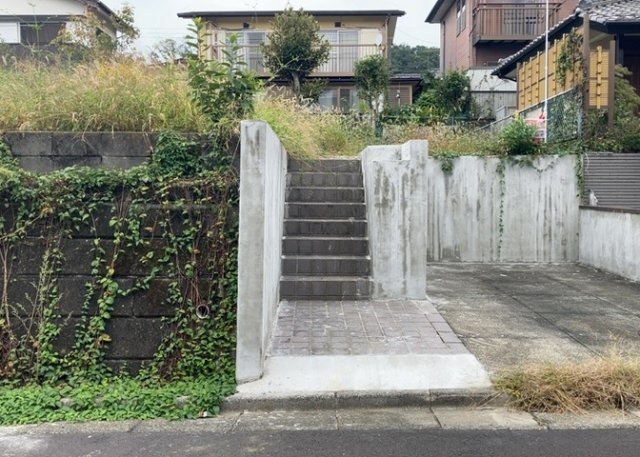 【外観】 | 物件の詳細については、現地を見てわかること以外に、役所や法務局などで調べないとわからないことがあります。そのため、現地に行く場合は、もしこの物件を買ったらどのような生活ができるかをイメージしましょう。