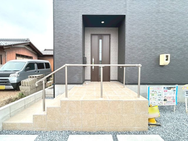 新築戸建　一宮市木曽川町4期　全1区画分譲の玄関|玄関ドアの鍵はディンプルキーと内側はサムターンキーになっており防犯性の高い仕様になっています。