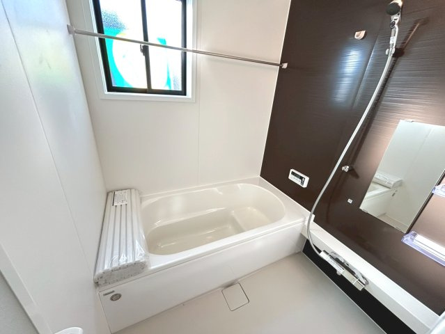 新築戸建　一宮市木曽川町4期　全1区画分譲の浴室|明るく清潔なバスルームです。カビが発生しにくいユニットバスです。