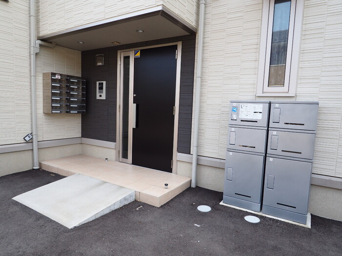 パラカントのエントランス|エントランス（オートロック・集合ポスト・宅配ボックス）