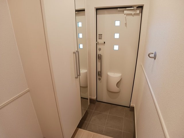 アイランドヒルズ右籾　Ⅰの玄関|大型のシューズボックスで靴をたくさん収納できます。