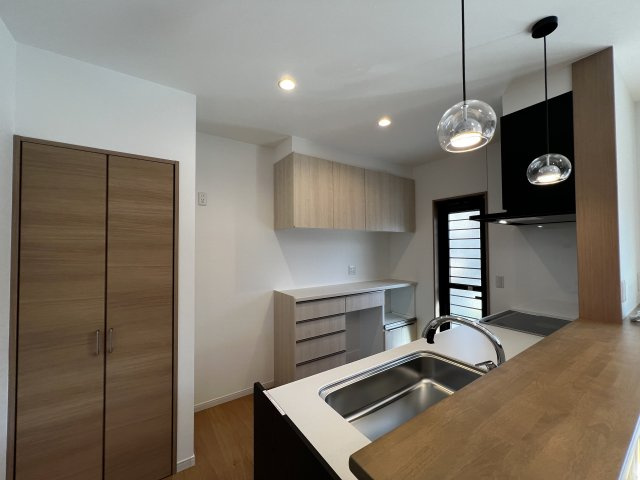 【前面道路含む現地写真】 | 高知市朝倉本町2丁目/中棟