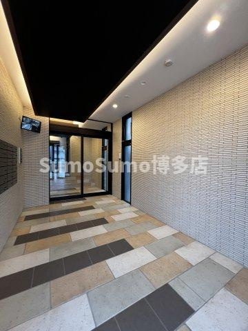 サニークレスト西新のエントランス