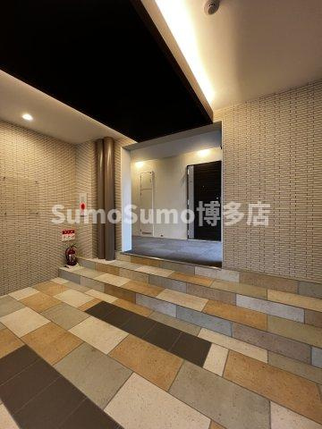 サニークレスト西新のロビー