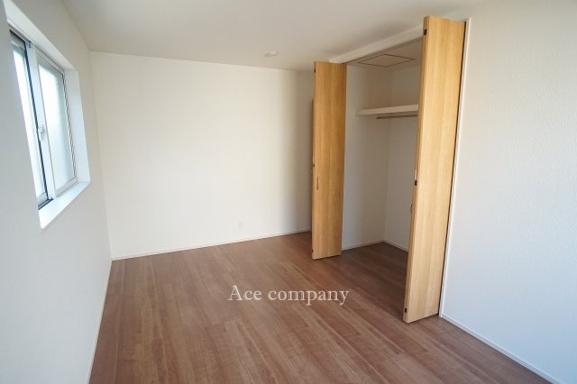 【寝室】 | 八尾市山本町北6丁目 | 【2階：洋室8帖】クローゼット完備です♪