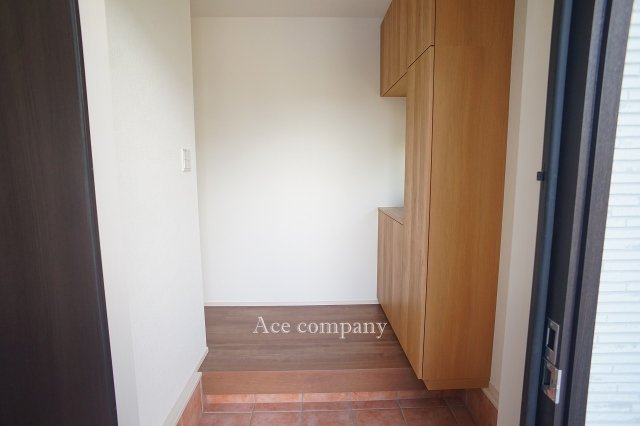 【玄関】 | 八尾市山本町北6丁目 | 電気施錠☆スマートコントロールキー搭載の玄関扉☆シューズボックス完備です♪