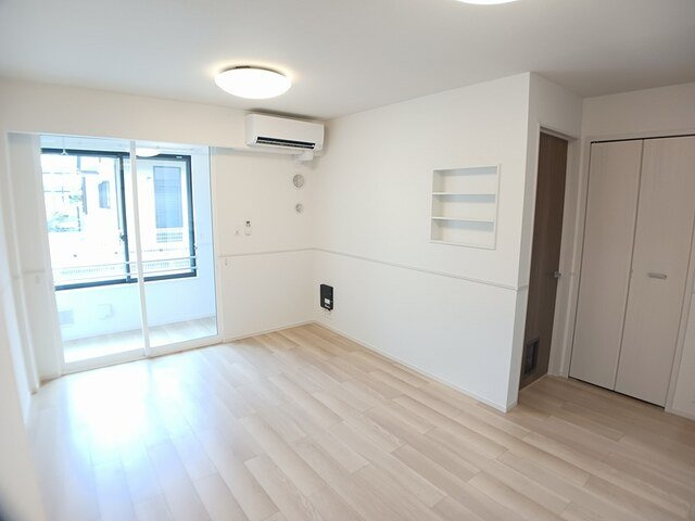 アイランドヒルズ右籾　Ⅱの居間・リビング|こちらのリビングで趣味の時間をお楽しみください