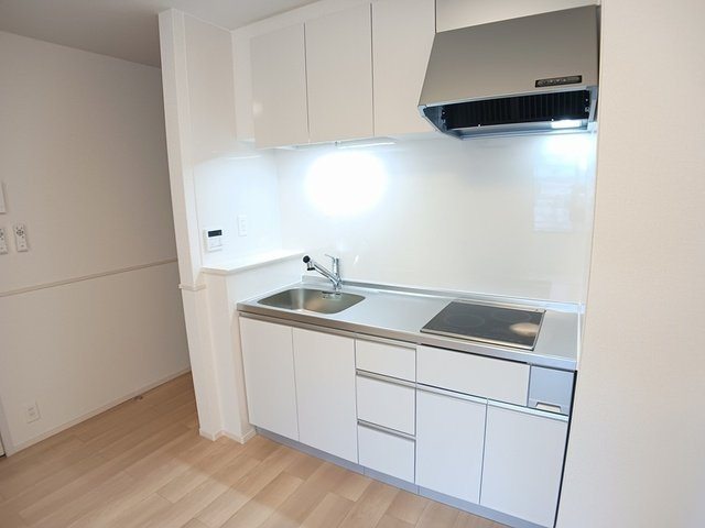 アイランドヒルズ右籾　Ⅱのキッチン|収納たっぷりのキッチン