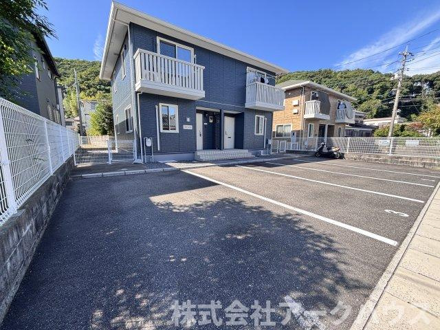 アン・レーヴの駐車場