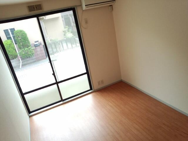 同じ間取り１階の部屋の写真です