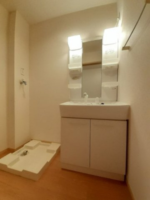 【洗面所】 | クラール曽比Ⅱ | 明るい洗面所です