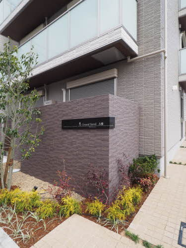 グランド・ソレイユ A棟のエントランス