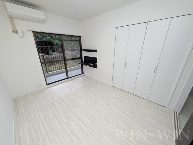 フィオーレ・アダチの洋室