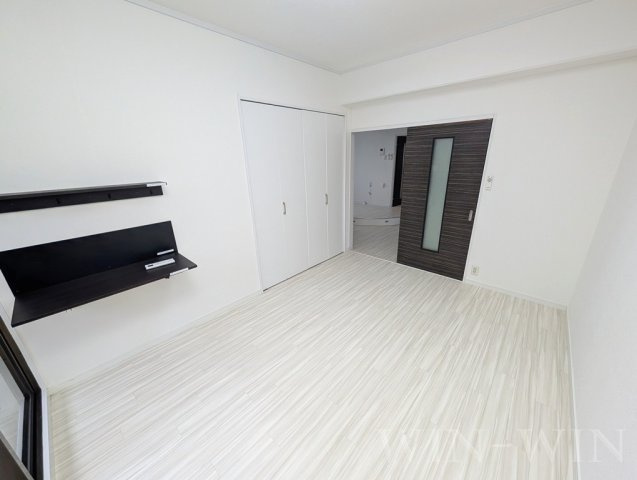 フィオーレ・アダチの寝室