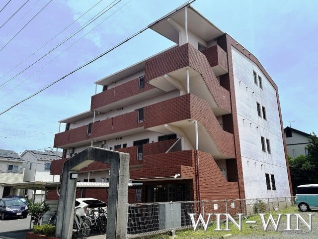 フィオーレ・アダチの外観