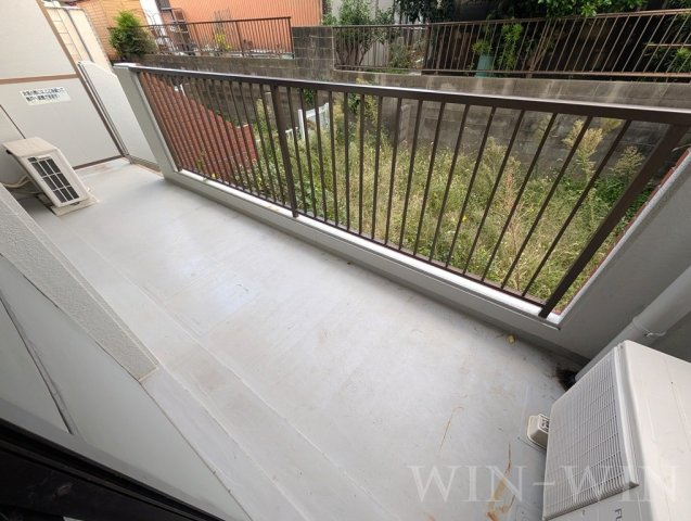 フィオーレ・アダチのバルコニー