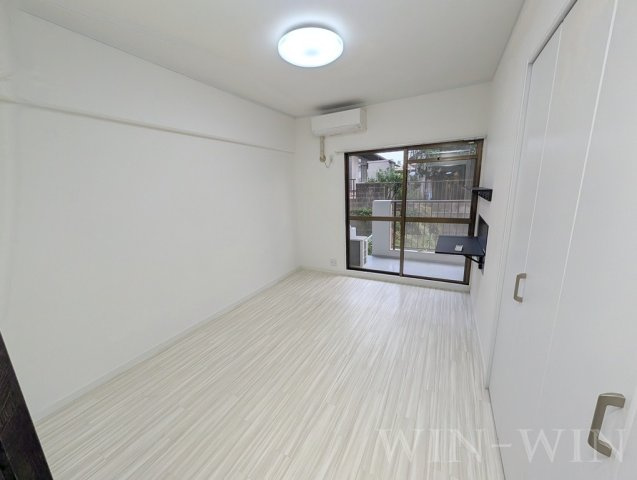 フィオーレ・アダチの寝室