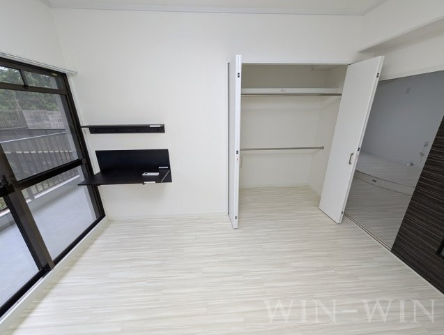 フィオーレ・アダチの寝室