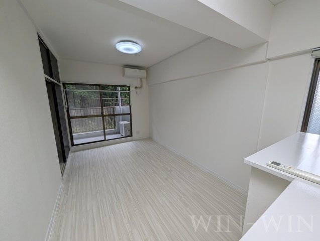 フィオーレ・アダチの居間・リビング