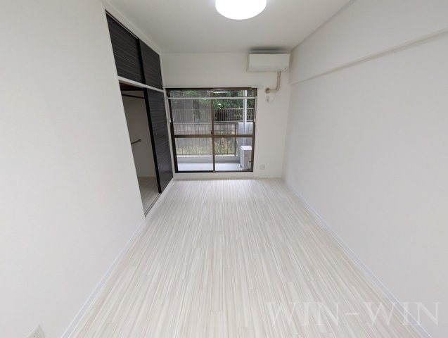 フィオーレ・アダチの居間・リビング