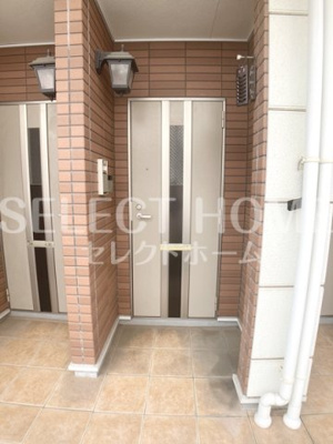 【エントランス】 | ドリーム大平 | 落ち着いたエントランスです