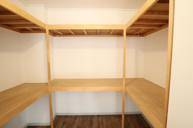 イマキタハイツ18の収納|ウォークインクローゼット