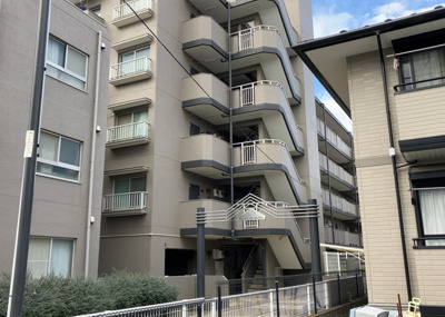 【外観】 | ジョイフルハイツ南林間 | マンションの外観は非常に重要なポイントです！外観の善し悪しは資産価値に大きな影響を与えます。外観のいいマンションを購入することで、高値で売却がしやすく、買い手が見つかりやすいというメリットがあります。