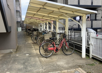 【駐輪場】 | ジョイフルハイツ南林間 | マンションの駐輪場は、事前に空きがあるか確認を取ると安心です。せっかく入居したのに駐輪スペースがない！なんてことになったら大変ですよね。そこで、内見時や購入前にはまず事前に確認しておくと良いでしょう。