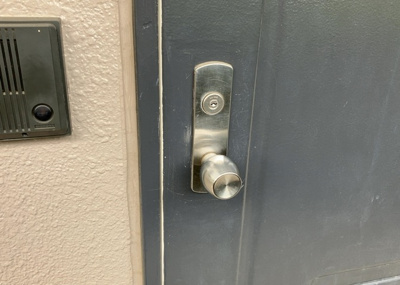 【防犯設備】 | ジョイフルハイツ南林間 | 当然のことではありますが、オートロックやセンサーライト、ホームセキュリティーなどの防犯設備があれば、小さいお子様がいるご家庭も安心ですよね！まず物件購入の際は、防犯設備もチェックするようにしましょう。