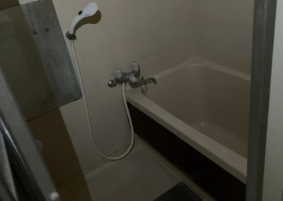 【浴室】 | ジョイフルハイツ南林間 | 入浴時の快適さも大事なことですが、綺麗な状態を維持できなければ気持ちよく入浴できません。毎日の掃除が楽という点は大事なポイントになります！カビが生えにくく掃除がしやすい、壁や浴槽を選ぶといいでしょう。