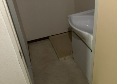 【脱衣所】 | ジョイフルハイツ南林間 | 洗面脱衣所は「体を綺麗に整える場所」という目的と役割を持っています。そして便利で使い勝手のいい「体を綺麗に整える場所」にするためには、配置や動線、照明や収納計画をしっかりと検討しておく必要があります。